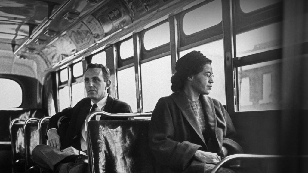 rosa parks, une des femmes noires pendant la ségrégation