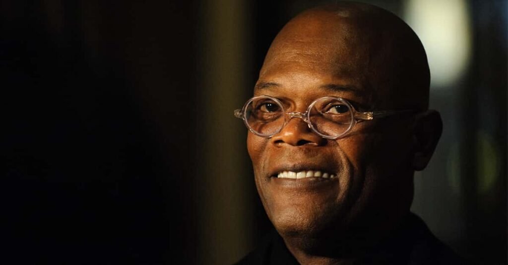 Avec plus de 27 milliards de dollars de recettes mondiales, Samuel L. Jackson est l'acteur noir américain le plus rentable de l'histoire du cinéma. Sa collaboration avec Quentin Tarantino l'a propulsé au rang d'icône.