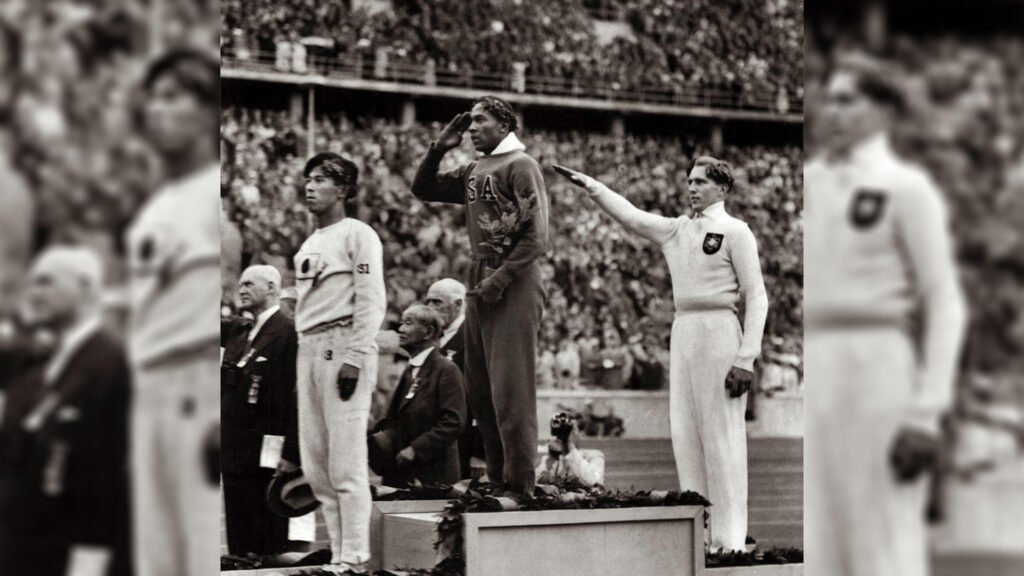 L'année 1936 marque le sommet de sa carrière sportive et son entrée dans la légende. Le 20 juin 1936, à Chicago, Jesse Owens bat le record du monde du 100 mètres en 10 secondes et 2 dixièmes. Quelques semaines plus tard, direction Berlin pour les Jeux olympiques, organisés en plein cœur de l'Allemagne nazie.