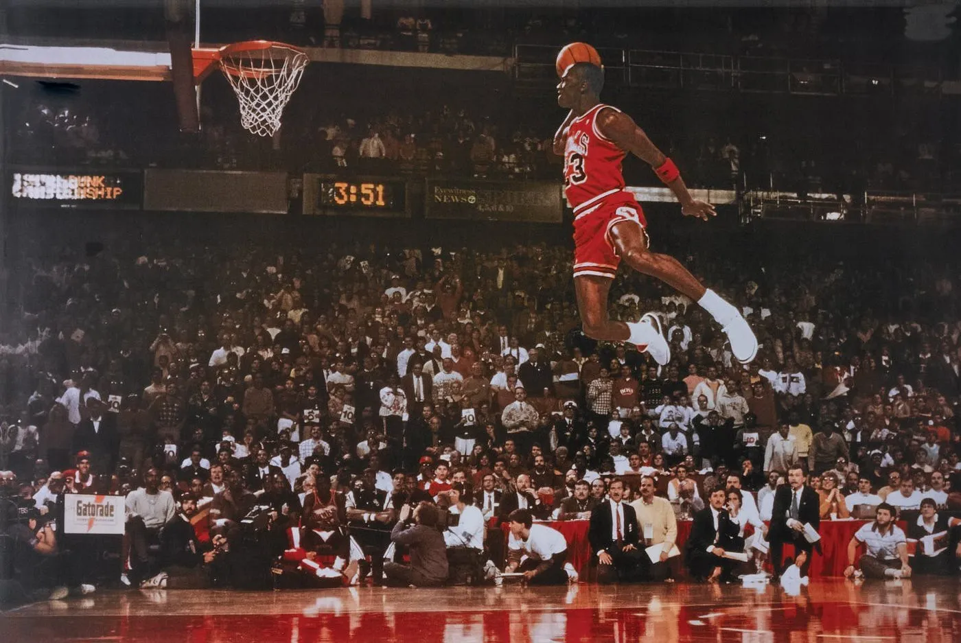 taille de Michael Jordan dunk